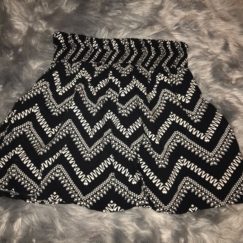 Patterned skirt 💘